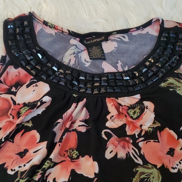 Top - Picture 2 of 3